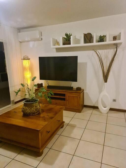 Farerei Appartement Spacieux, Equipe Et Confortable 帕皮提 外观 照片